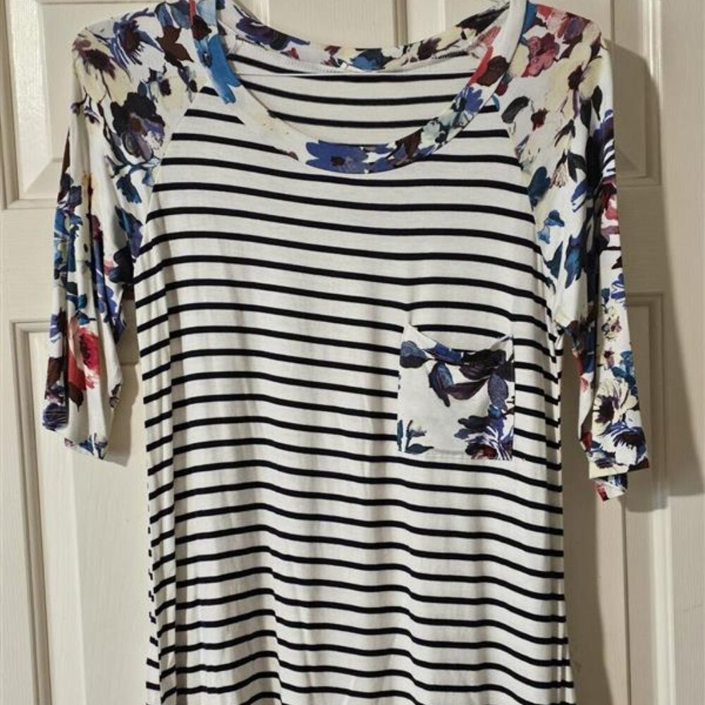 E. Luna Women's Striped Short Sleeve Scoop Neck Pocket Top